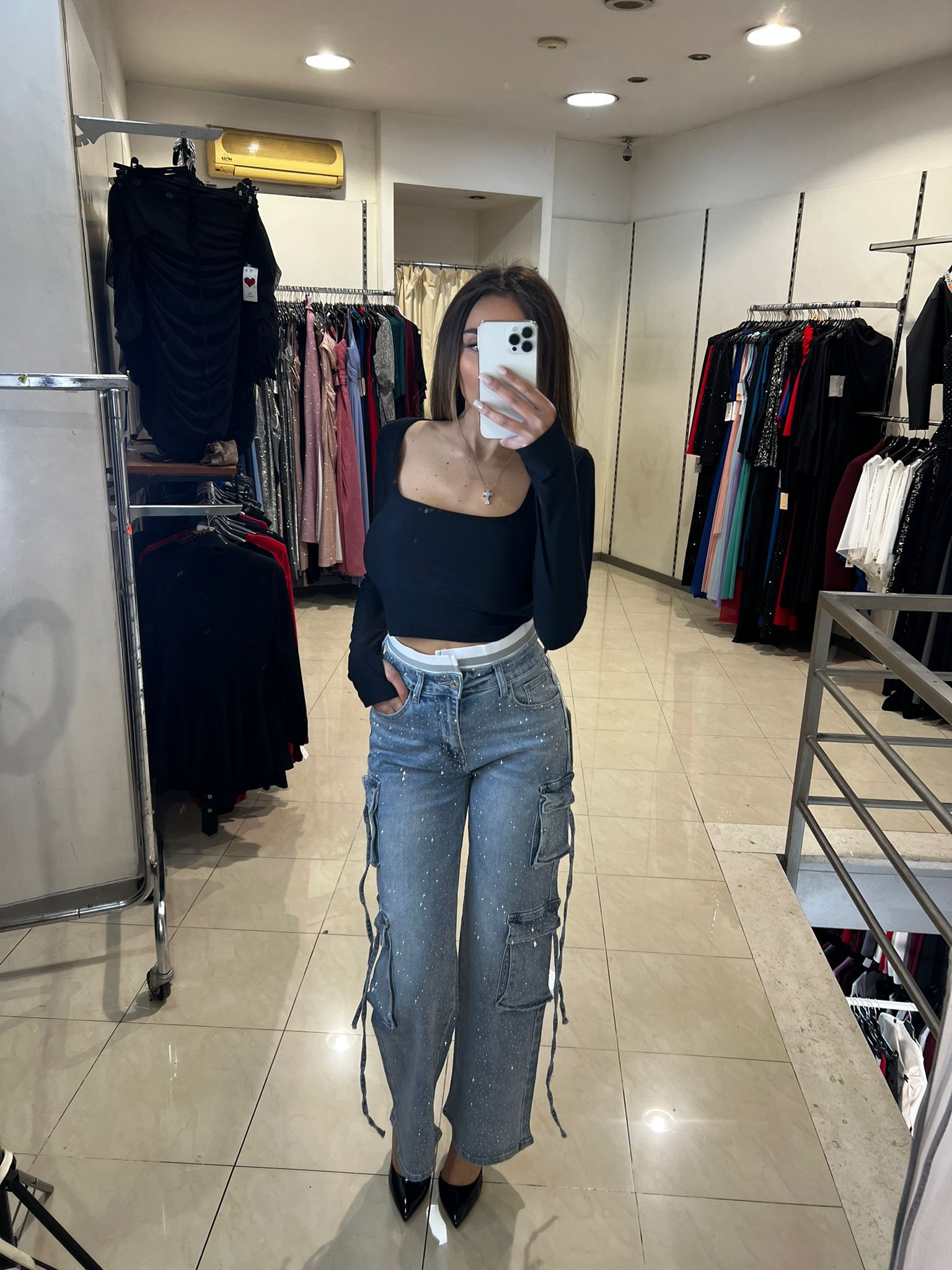 JEANS CON MOLLA CARGO