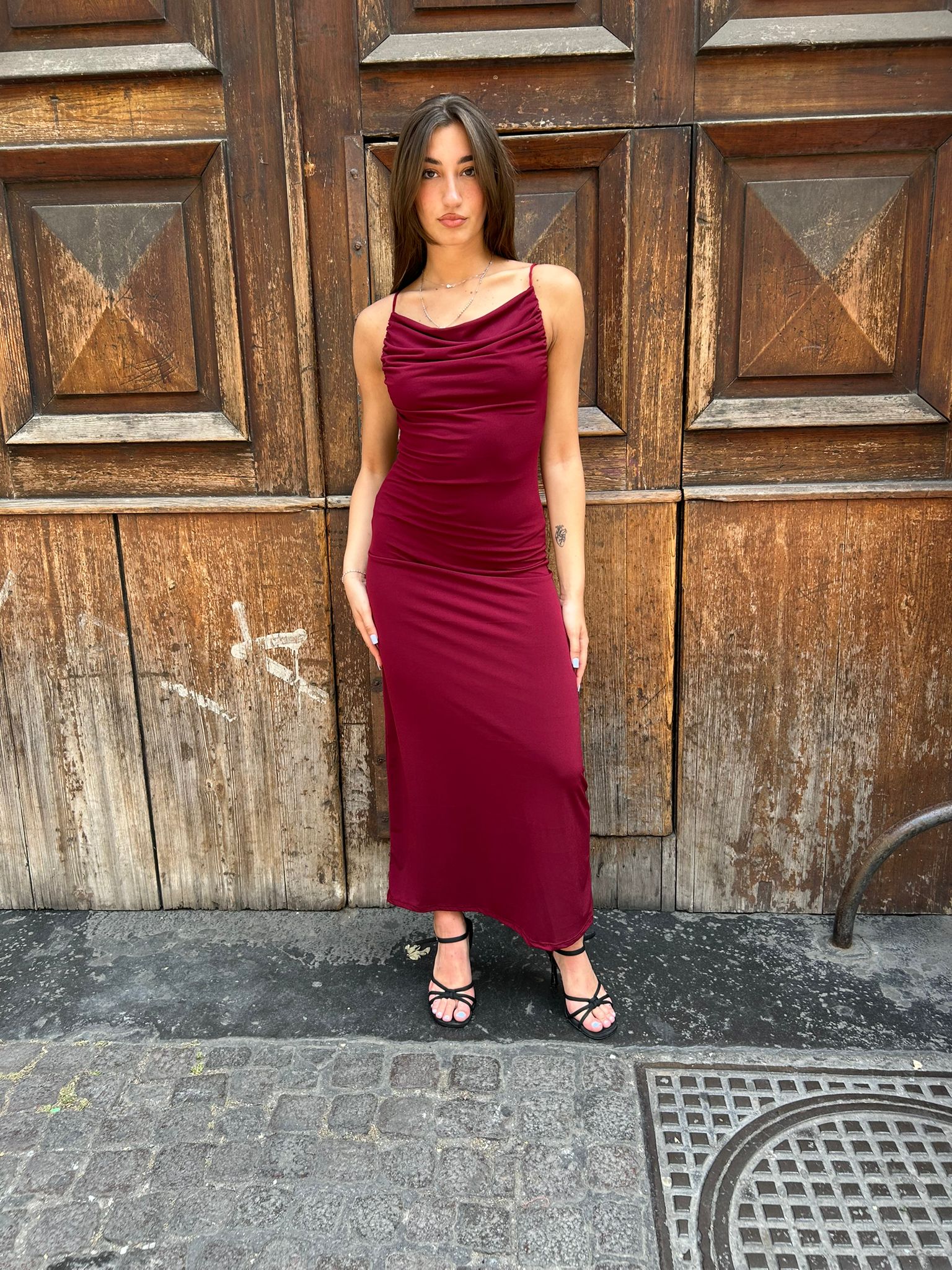 VESTITO LUNGO SCOLLATO DIETRO SERY